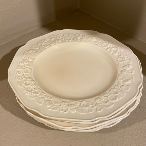 VTG- Crown Ducal Ivory Bundle of 5 Dinner Plates Bundle #1 - Picture 5 of 10